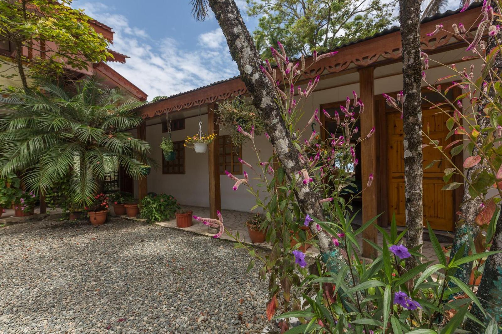 Yucca Beachfront Hotel Puerto Viejo de Talamanca Exterior photo