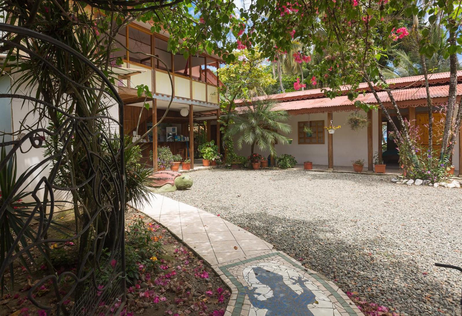 Yucca Beachfront Hotel Puerto Viejo de Talamanca Exterior photo