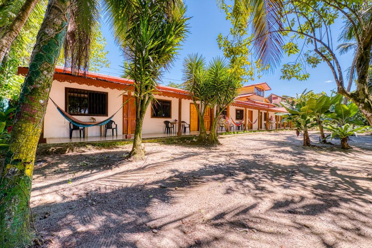 Yucca Beachfront Hotel Puerto Viejo de Talamanca Exterior photo